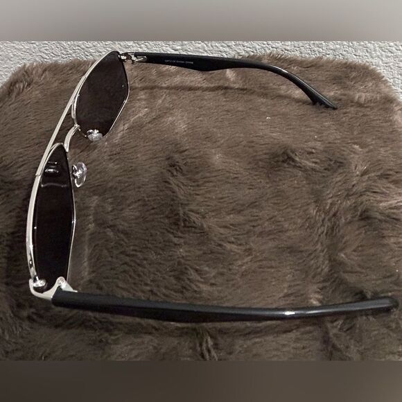 Silver and Black Sunglasses with CAT3 Aviators Design Excellent Condition UNISEX - Picture 3 of 4